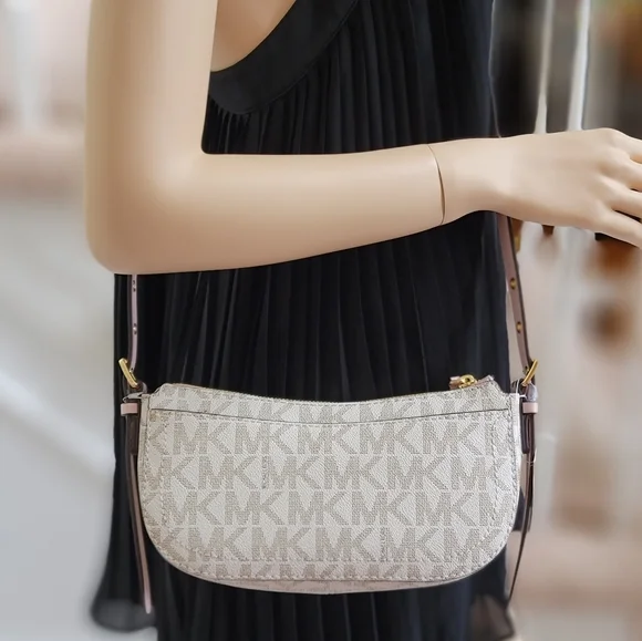 ⚠️LAST 1⚠️ Michael Kors Camden XS Crossbody - Picture 2 of 5